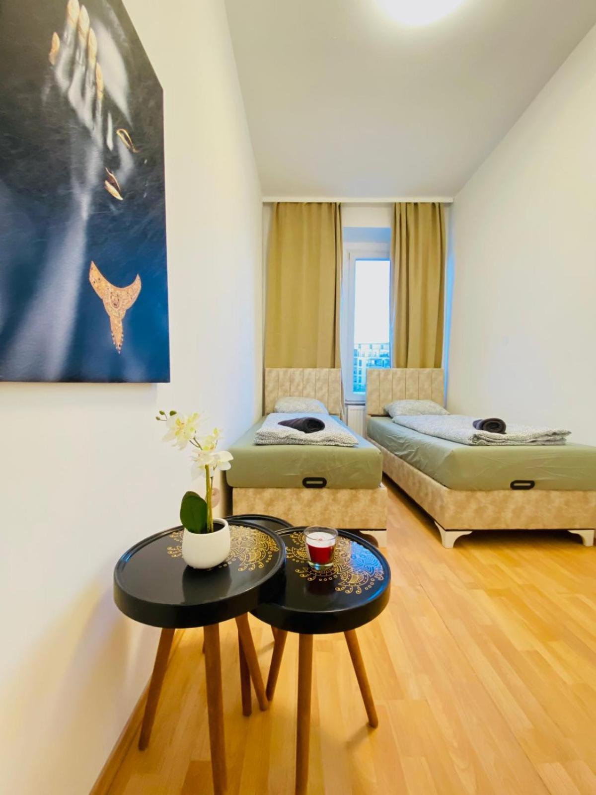 Bright 5br Shared W Great Transport Link Apartment Vienna